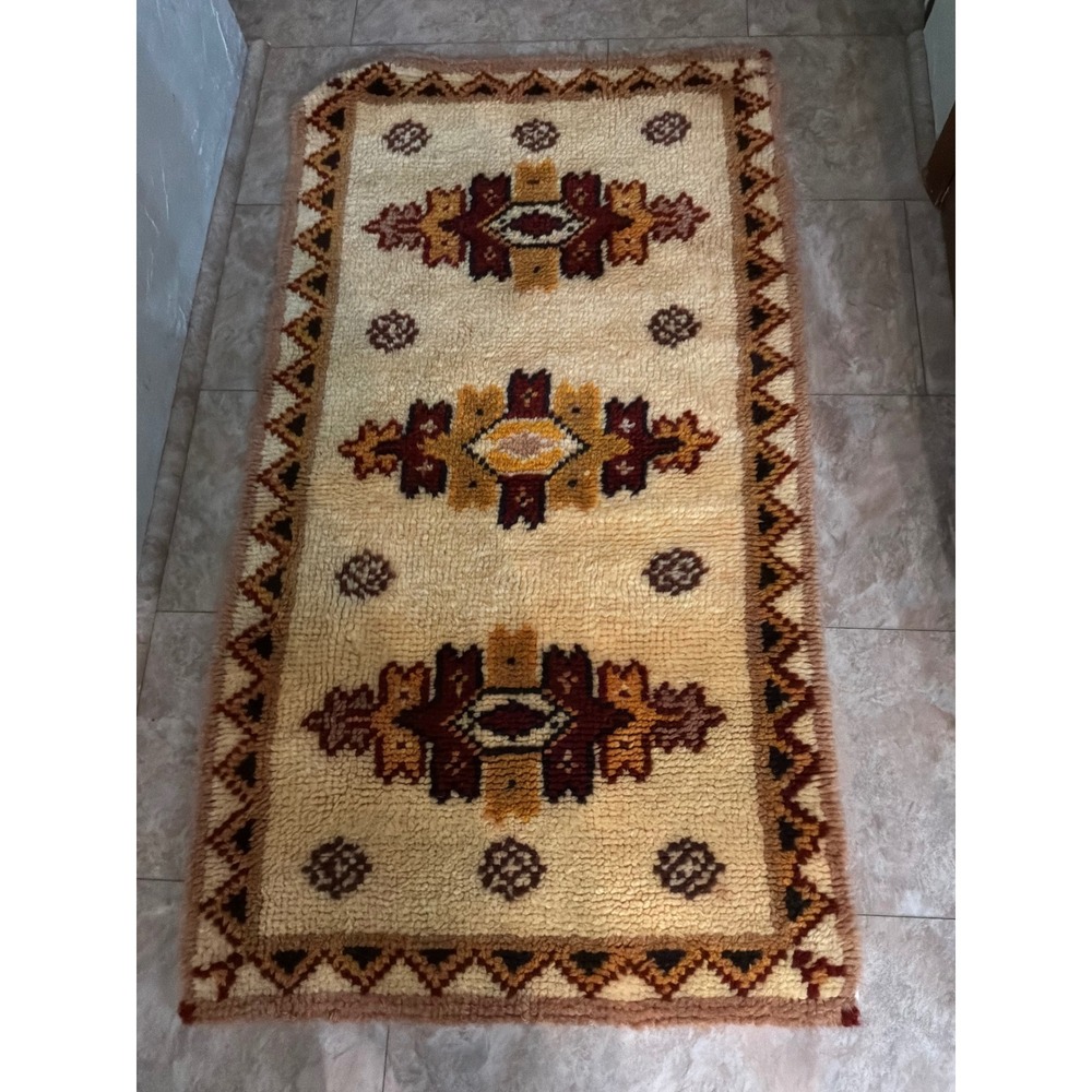 Southwestern Unisex Unbranded Handwoven Wool Runner Rug 53x26 Cream Multicolor